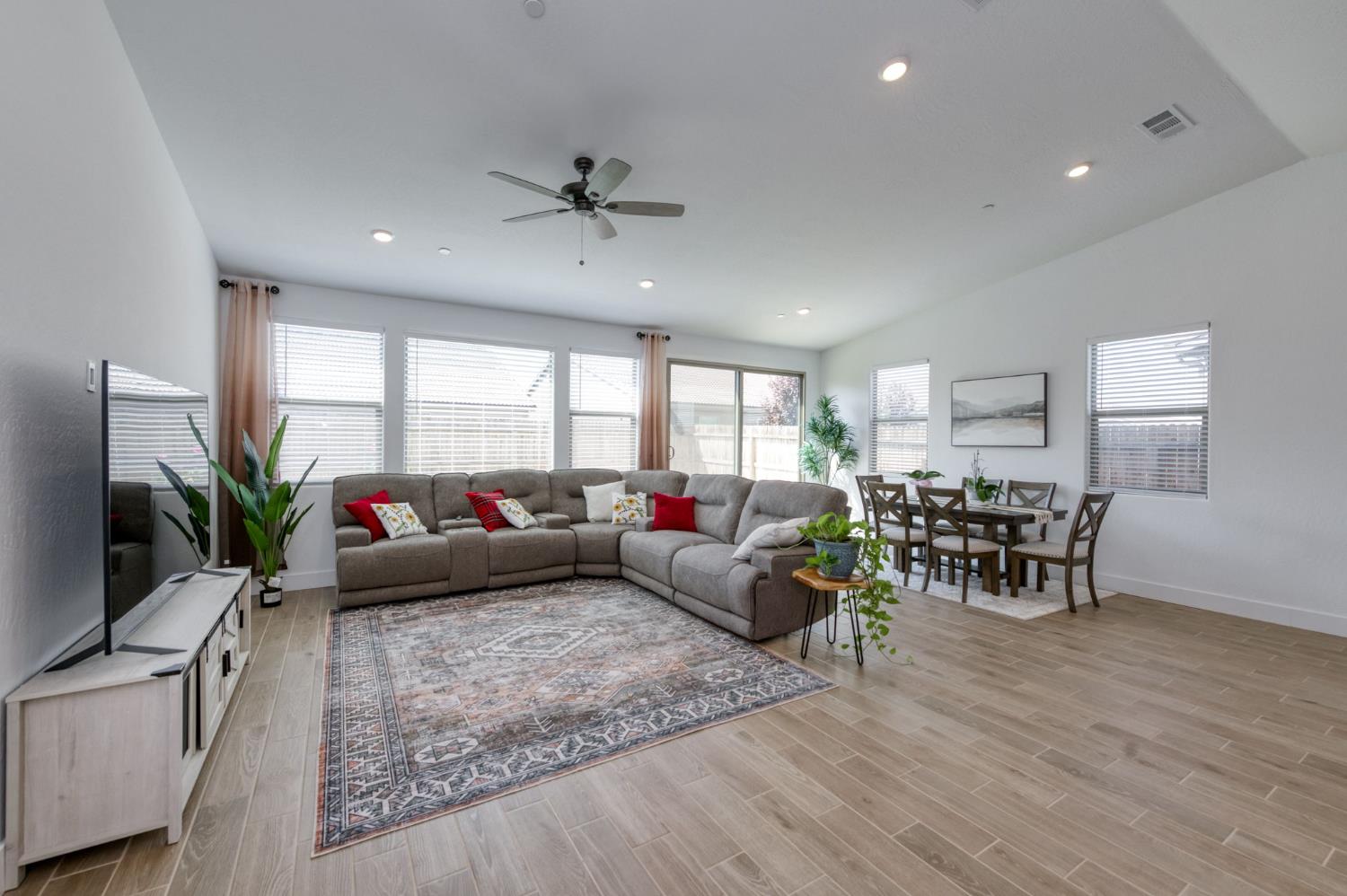 7213 E Brown Ave, Fresno, CA 93737
