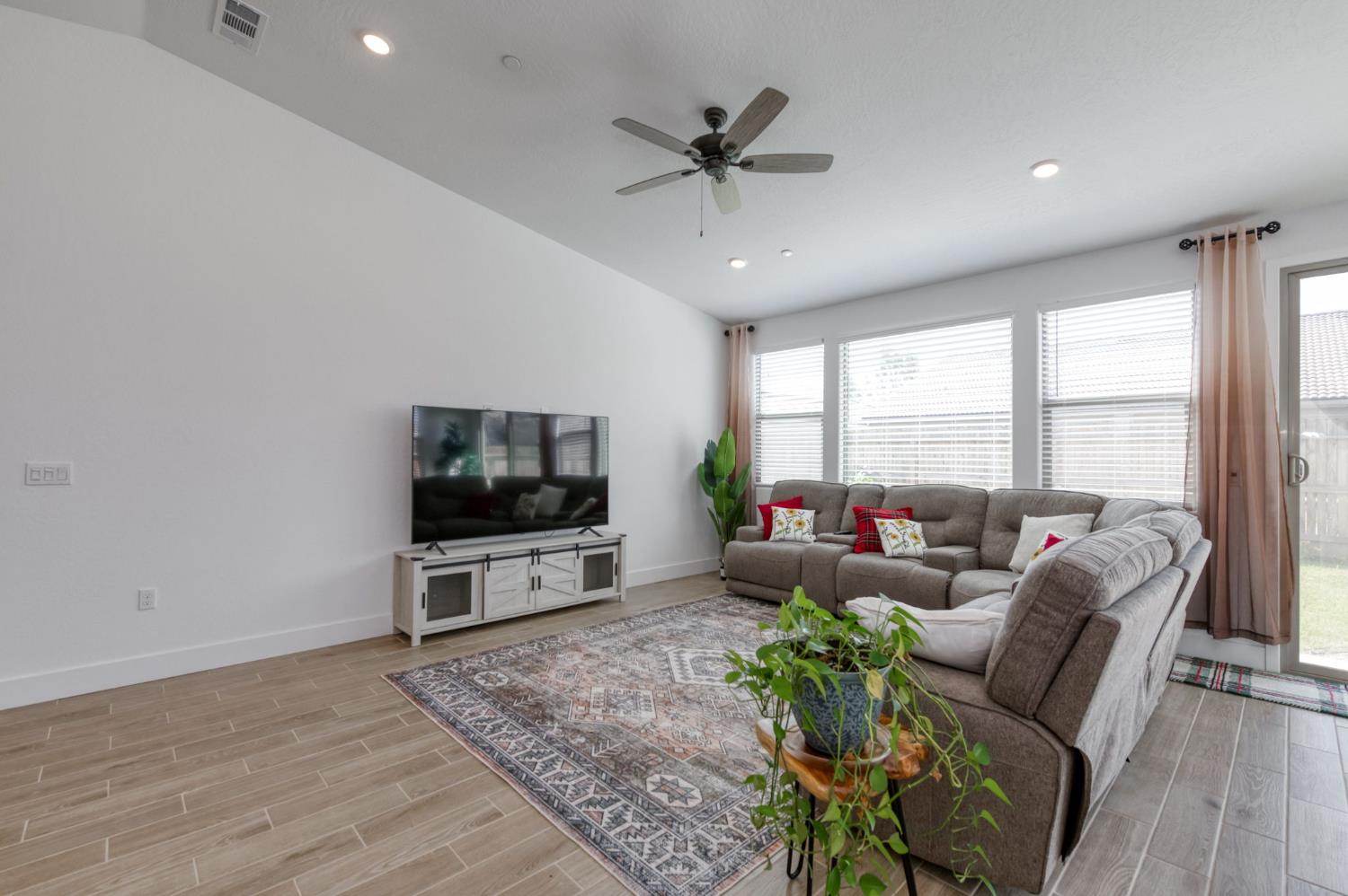 7213 E Brown Ave, Fresno, CA 93737