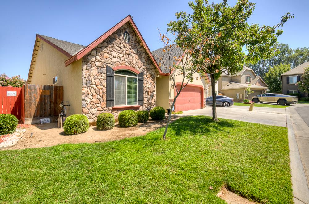6654 W Alana Dr, Fresno, CA 93722