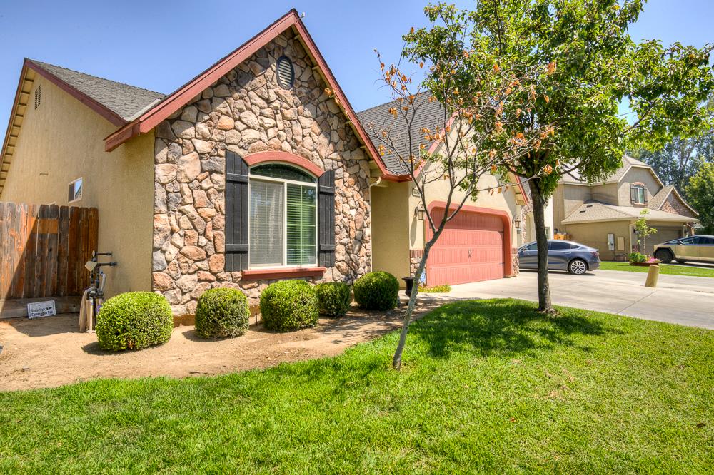 6654 W Alana Dr, Fresno, CA 93722