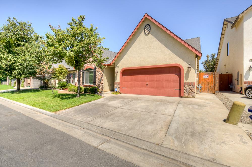 6654 W Alana Dr, Fresno, CA 93722