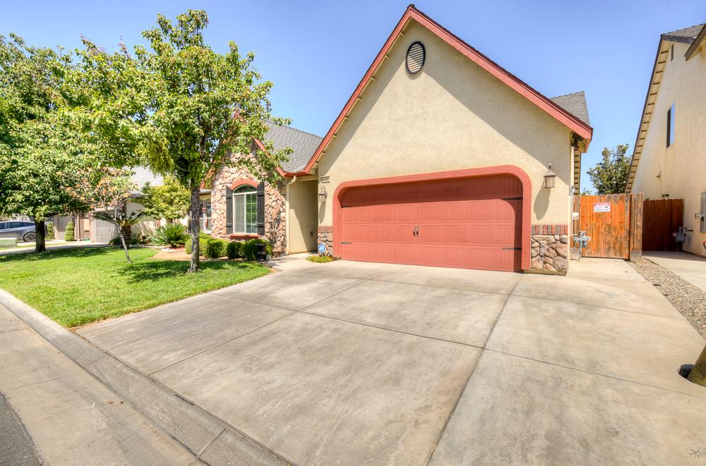 6654 W Alana Dr, Fresno, CA 93722