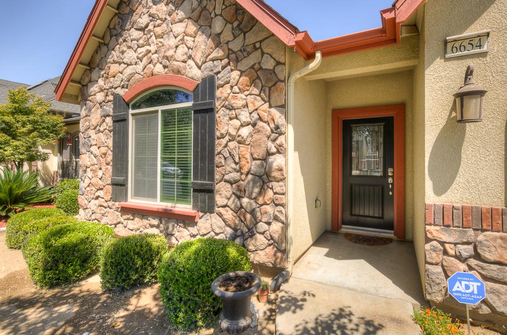 6654 W Alana Dr, Fresno, CA 93722