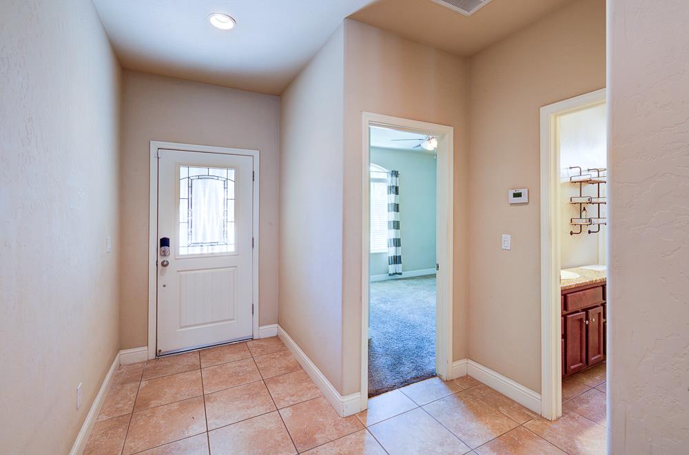 6654 W Alana Dr, Fresno, CA 93722