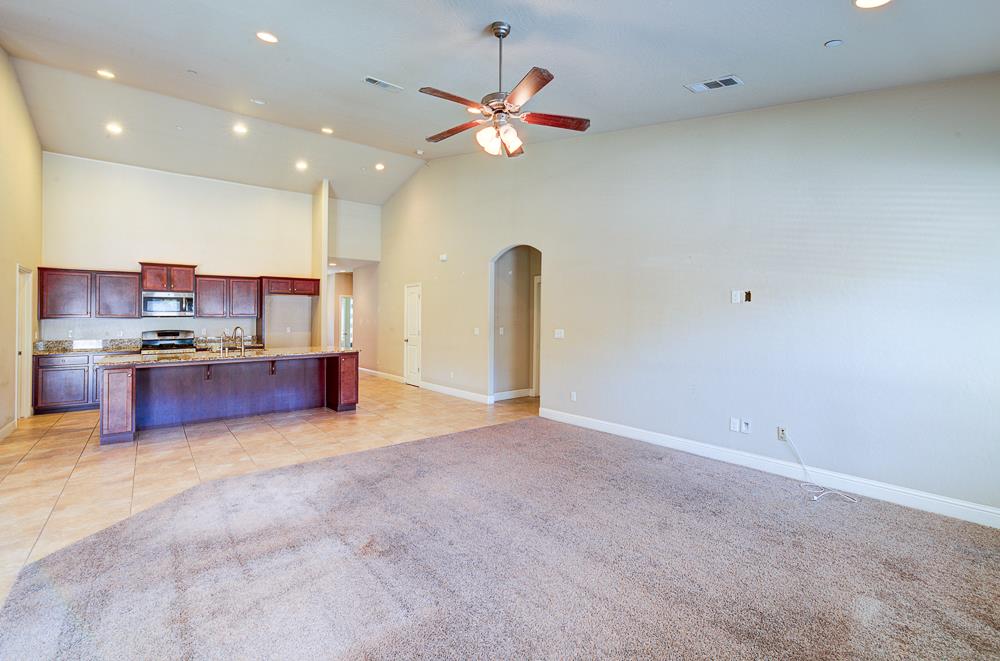 6654 W Alana Dr, Fresno, CA 93722