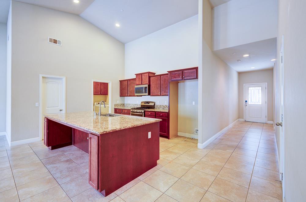 6654 W Alana Dr, Fresno, CA 93722