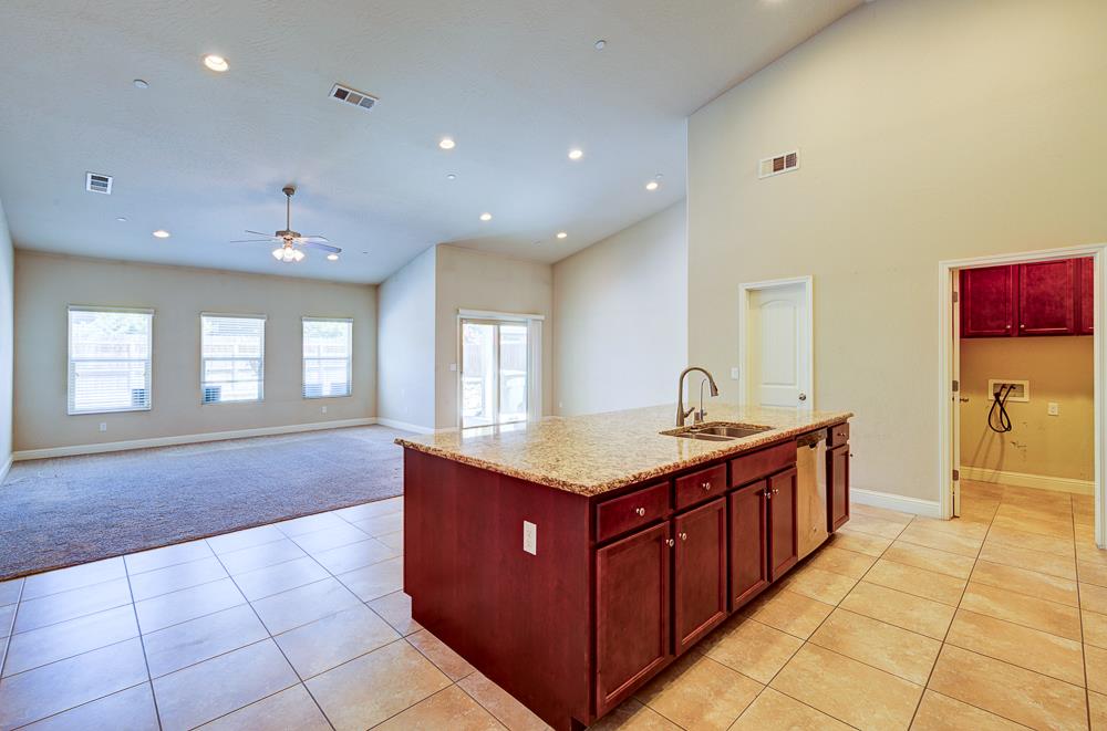 6654 W Alana Dr, Fresno, CA 93722