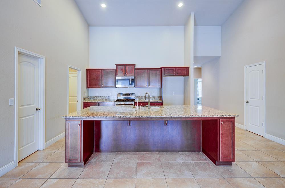 6654 W Alana Dr, Fresno, CA 93722