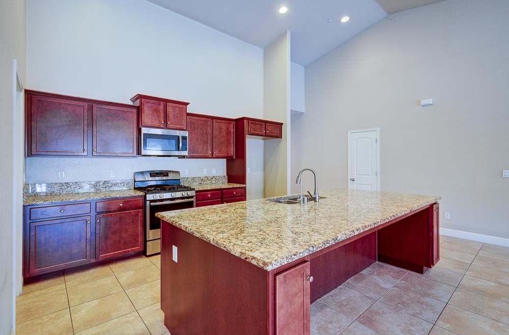 6654 W Alana Dr, Fresno, CA 93722
