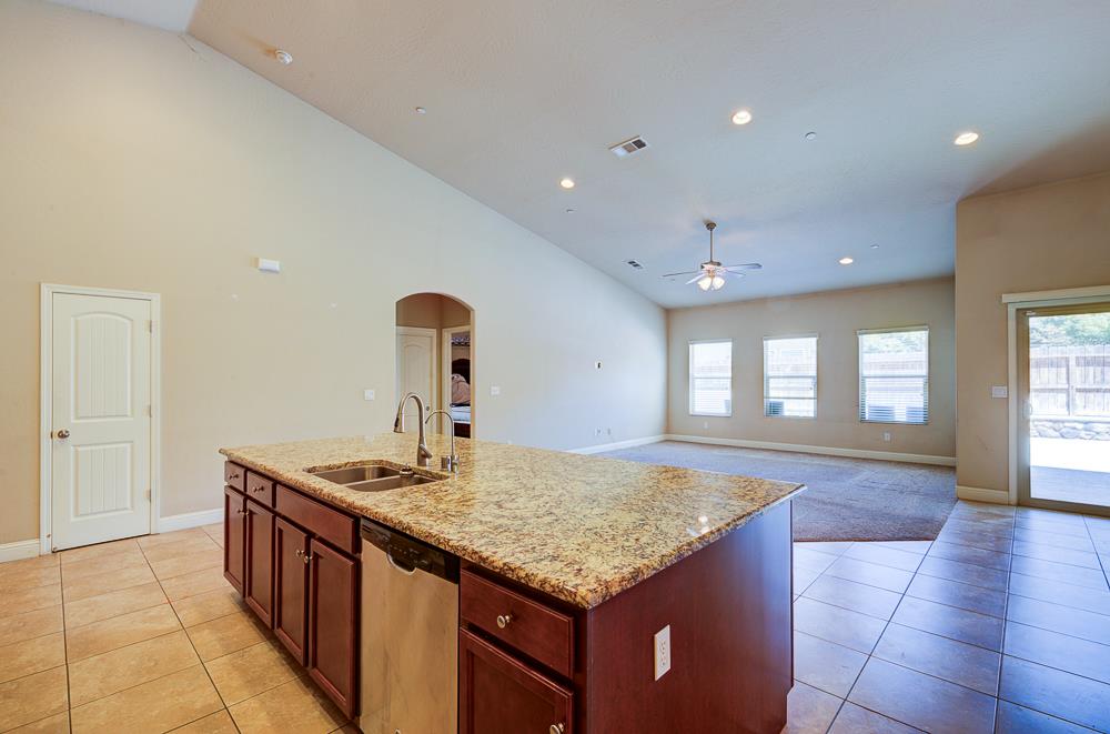 6654 W Alana Dr, Fresno, CA 93722