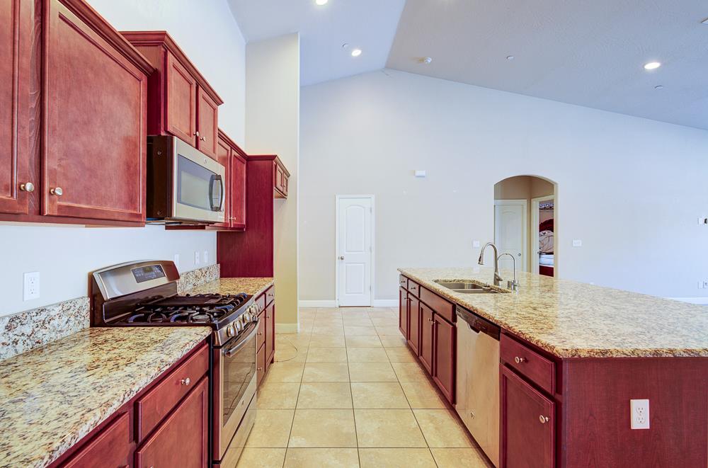 6654 W Alana Dr, Fresno, CA 93722