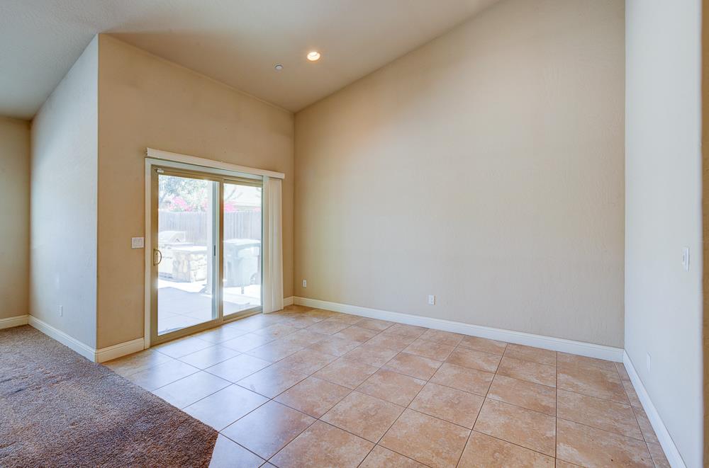 6654 W Alana Dr, Fresno, CA 93722