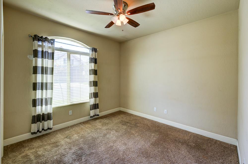 6654 W Alana Dr, Fresno, CA 93722