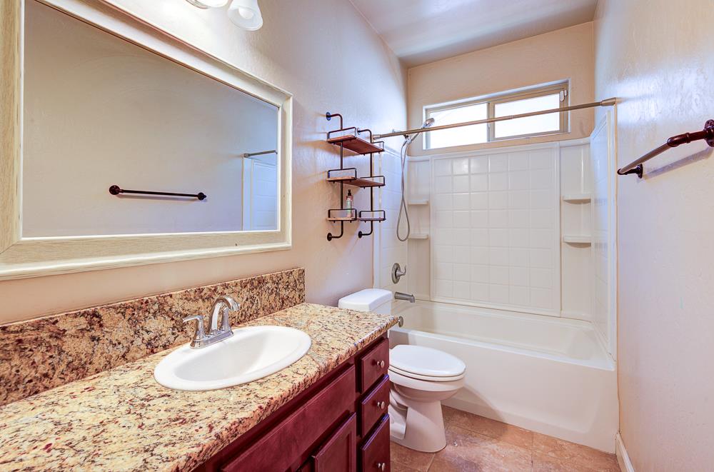 6654 W Alana Dr, Fresno, CA 93722