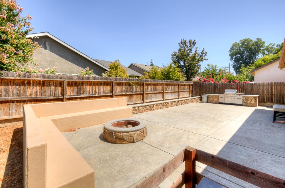 6654 W Alana Dr, Fresno, CA 93722