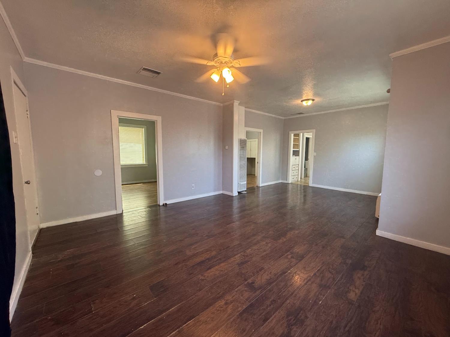 271 N I St, Dinuba, CA 93618