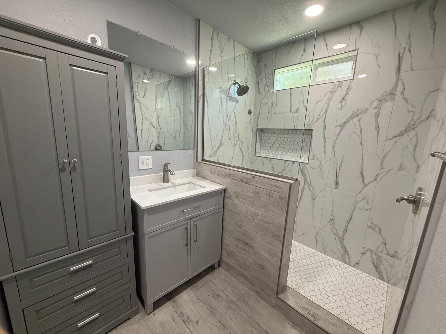 271 N I St, Dinuba, CA 93618