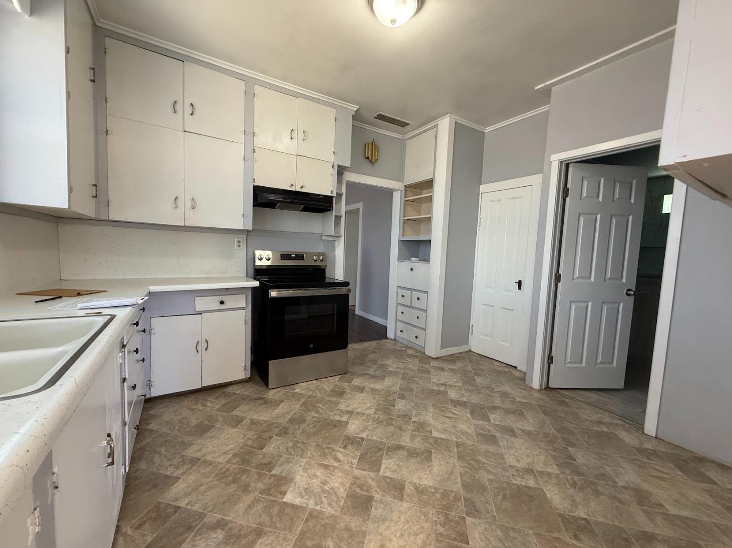 271 N I St, Dinuba, CA 93618