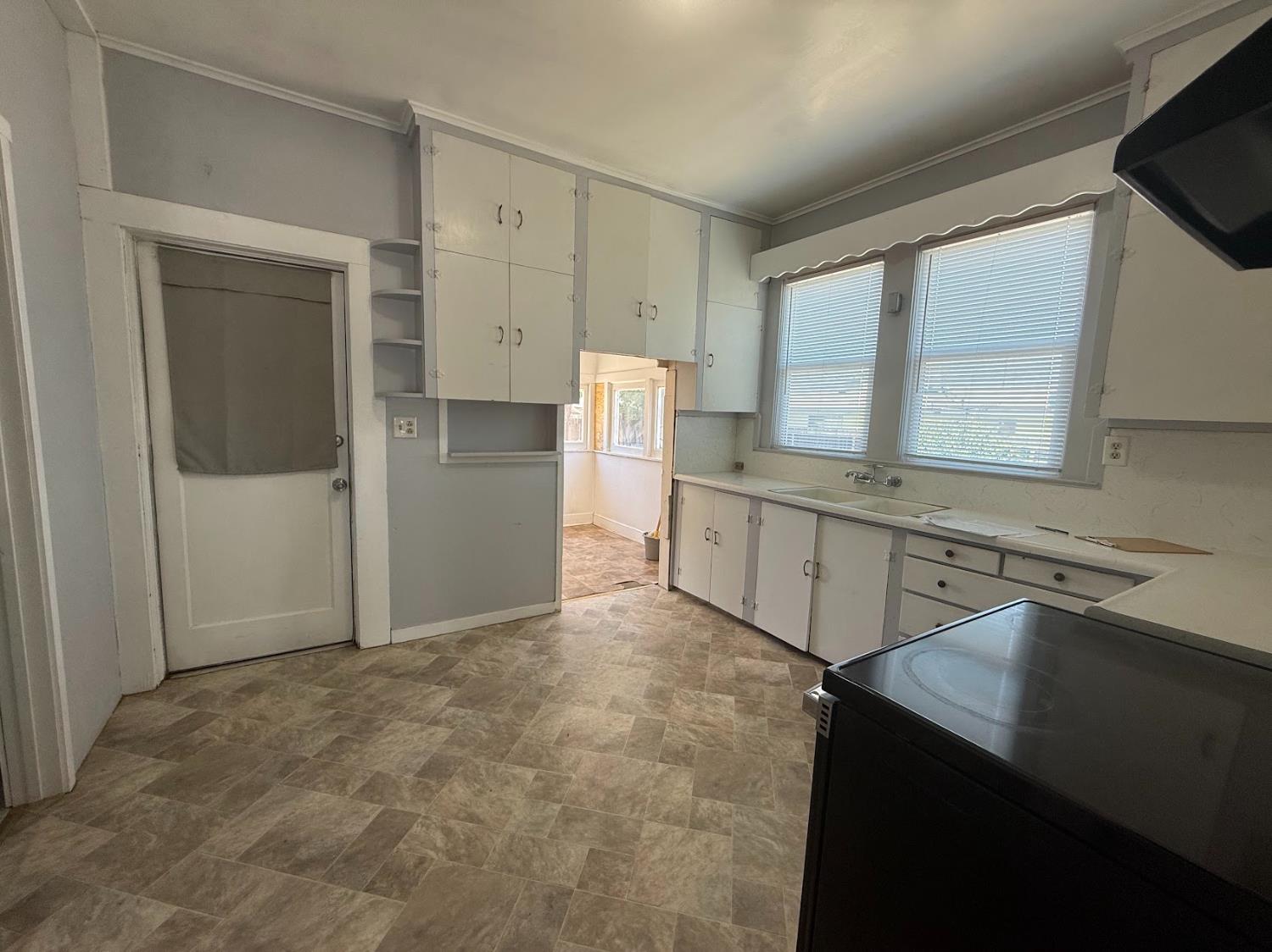 271 N I St, Dinuba, CA 93618