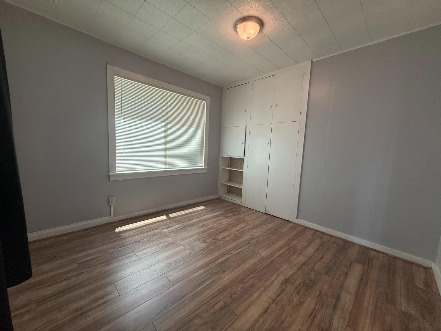 271 N I St, Dinuba, CA 93618