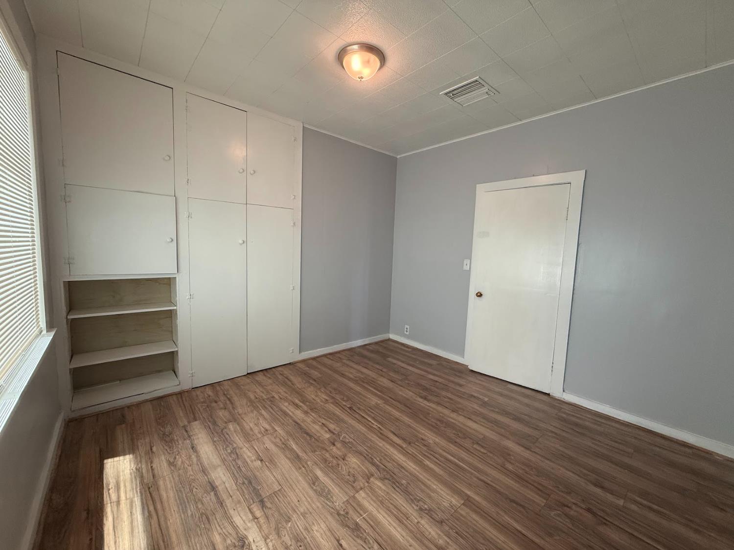 271 N I St, Dinuba, CA 93618