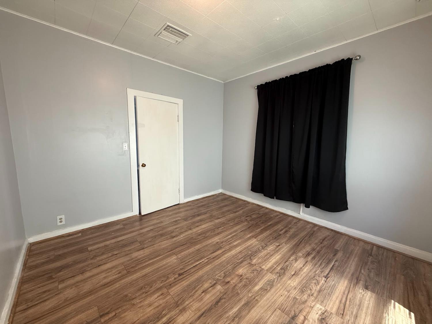 271 N I St, Dinuba, CA 93618