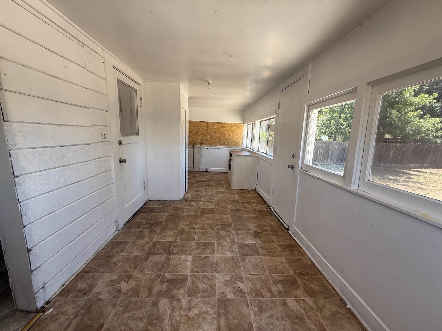 271 N I St, Dinuba, CA 93618