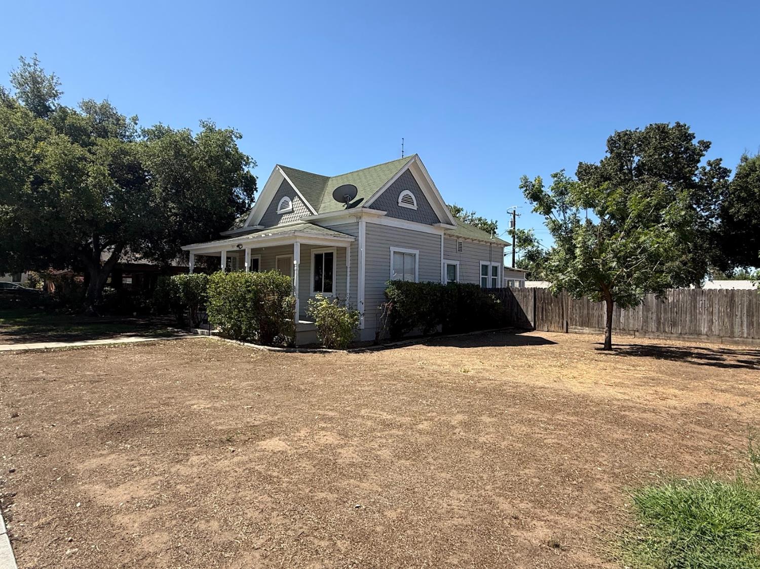 271 N I St, Dinuba, CA 93618