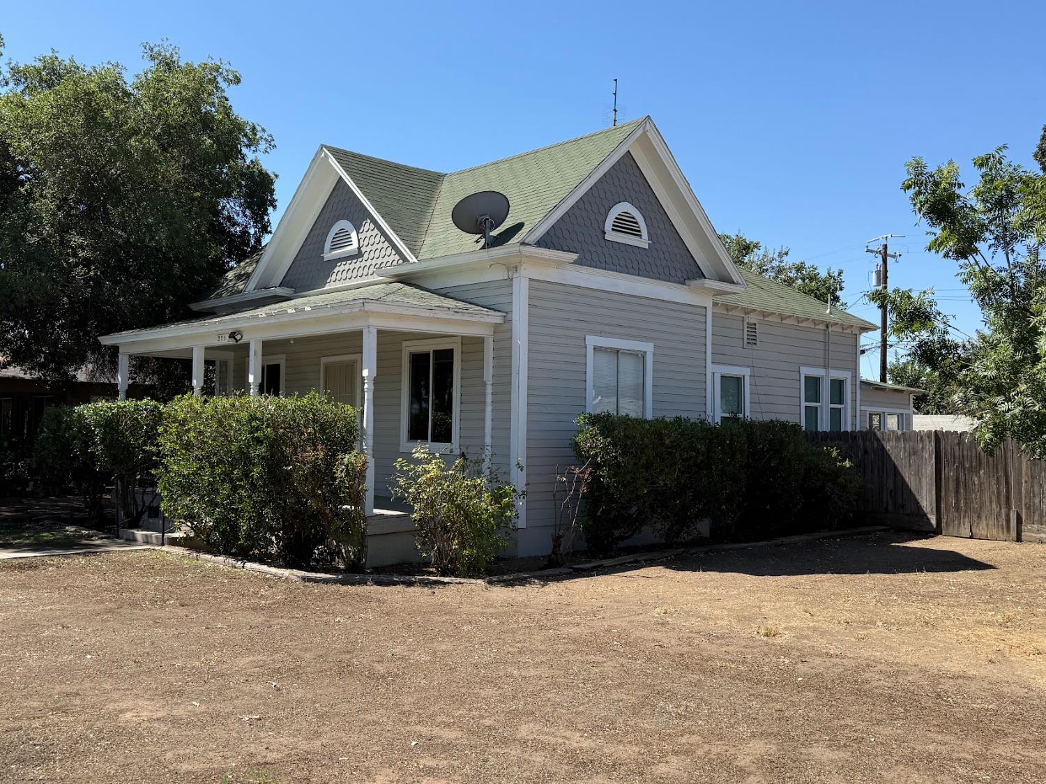 271 N I St, Dinuba, CA 93618