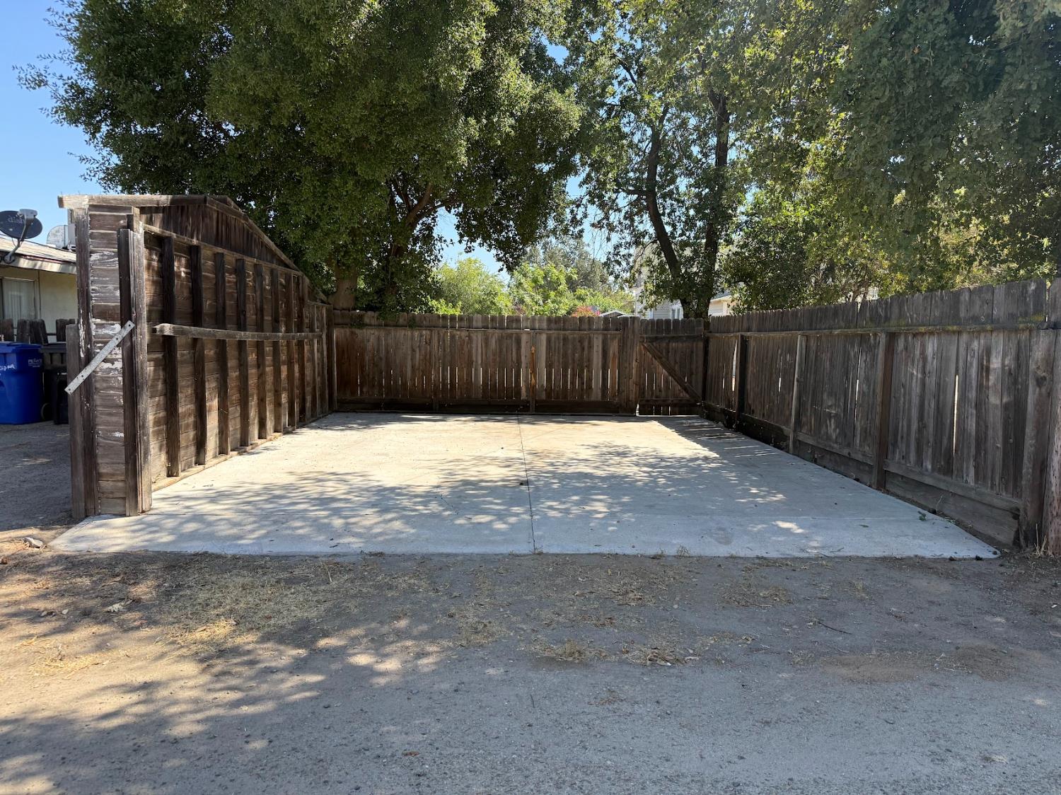271 N I St, Dinuba, CA 93618