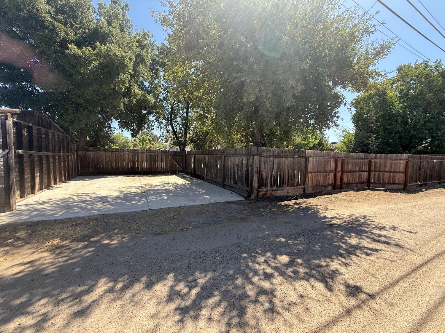 271 N I St, Dinuba, CA 93618
