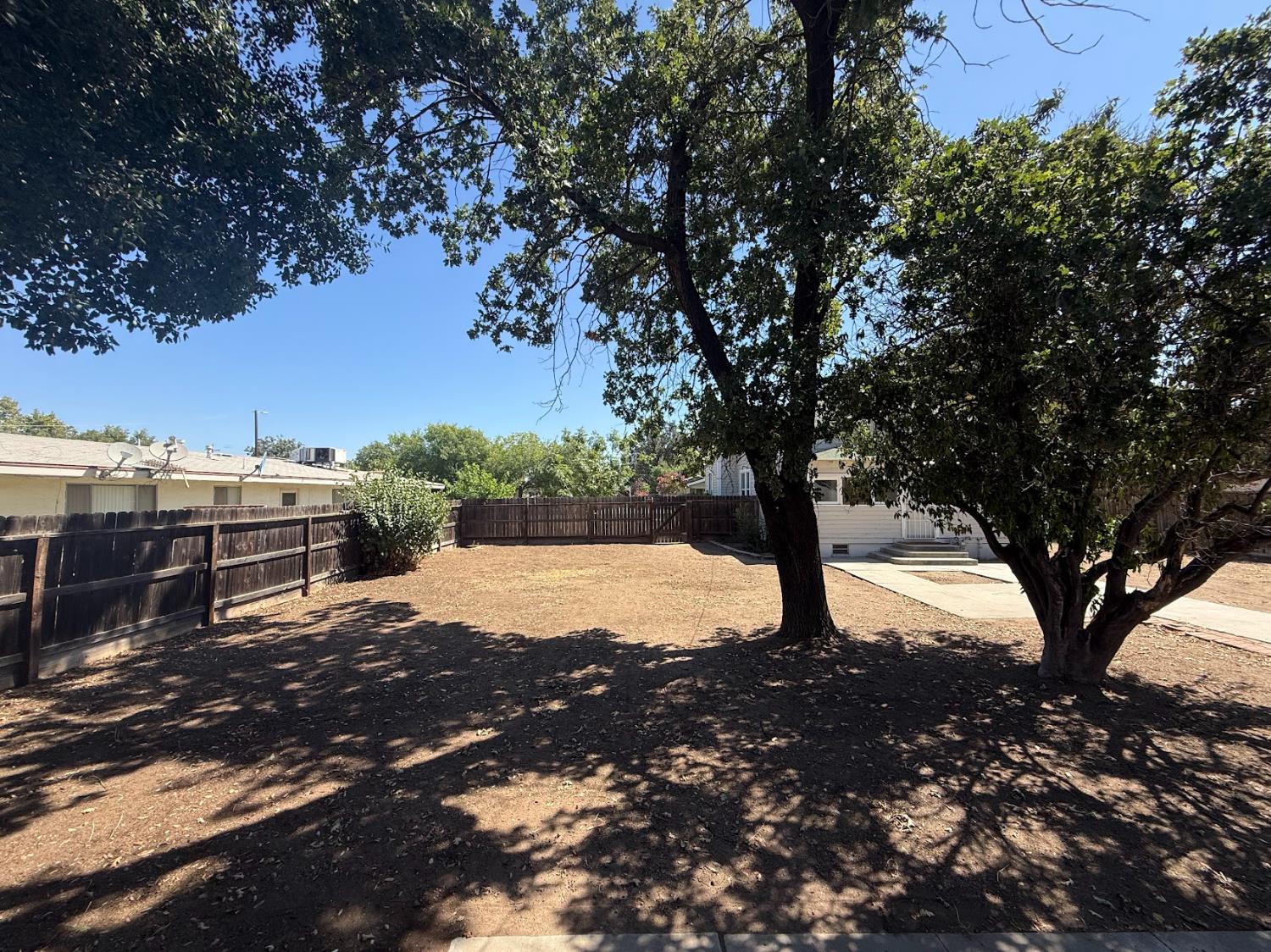271 N I St, Dinuba, CA 93618