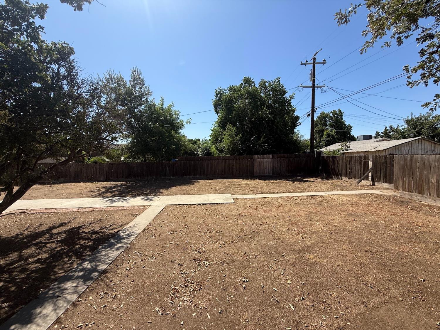 271 N I St, Dinuba, CA 93618