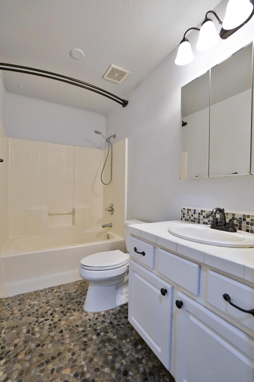 4833 W Ashland Ave, Visalia, CA 93277