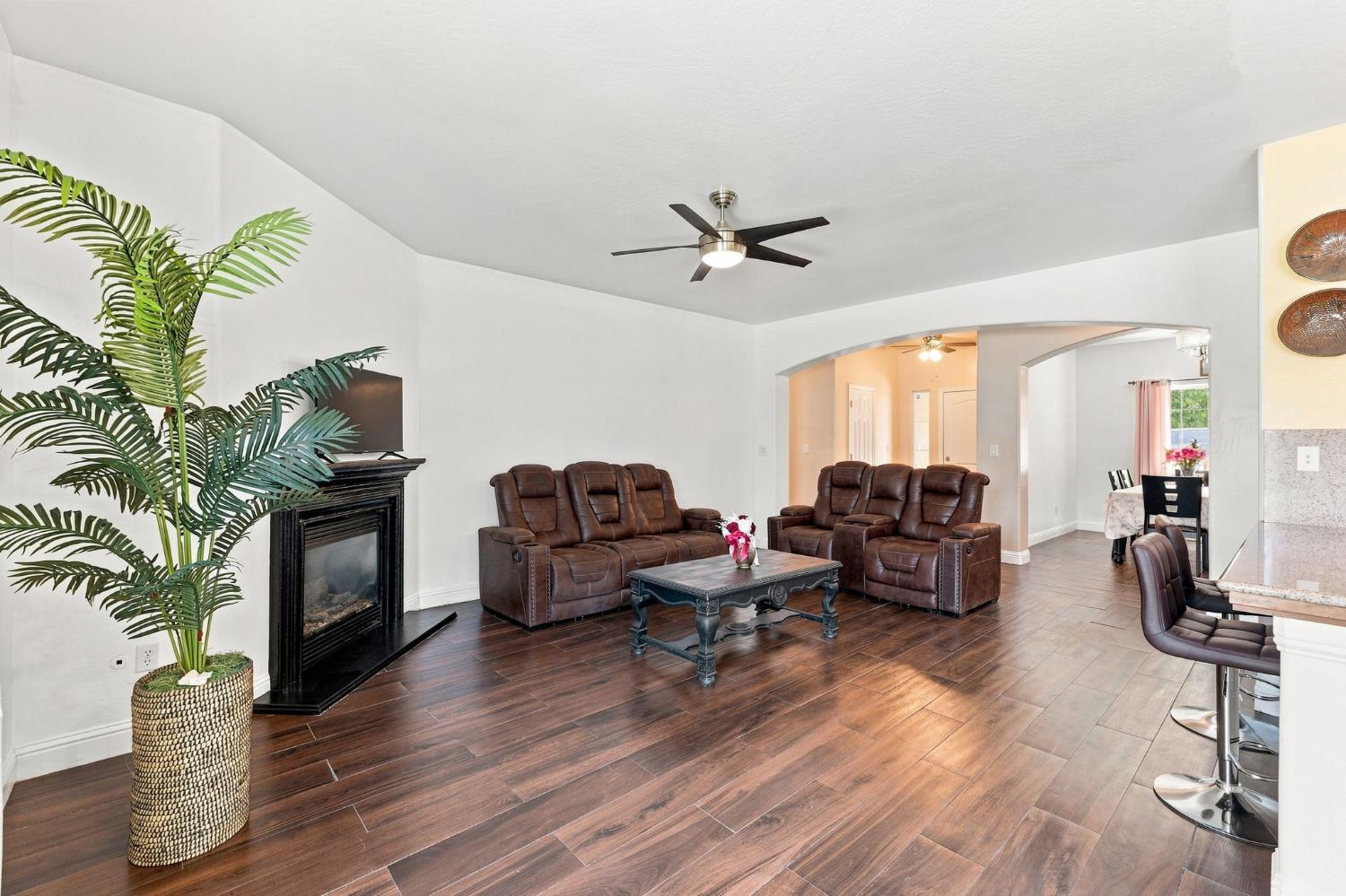537 S Fordham Ave, Fresno, CA 93727
