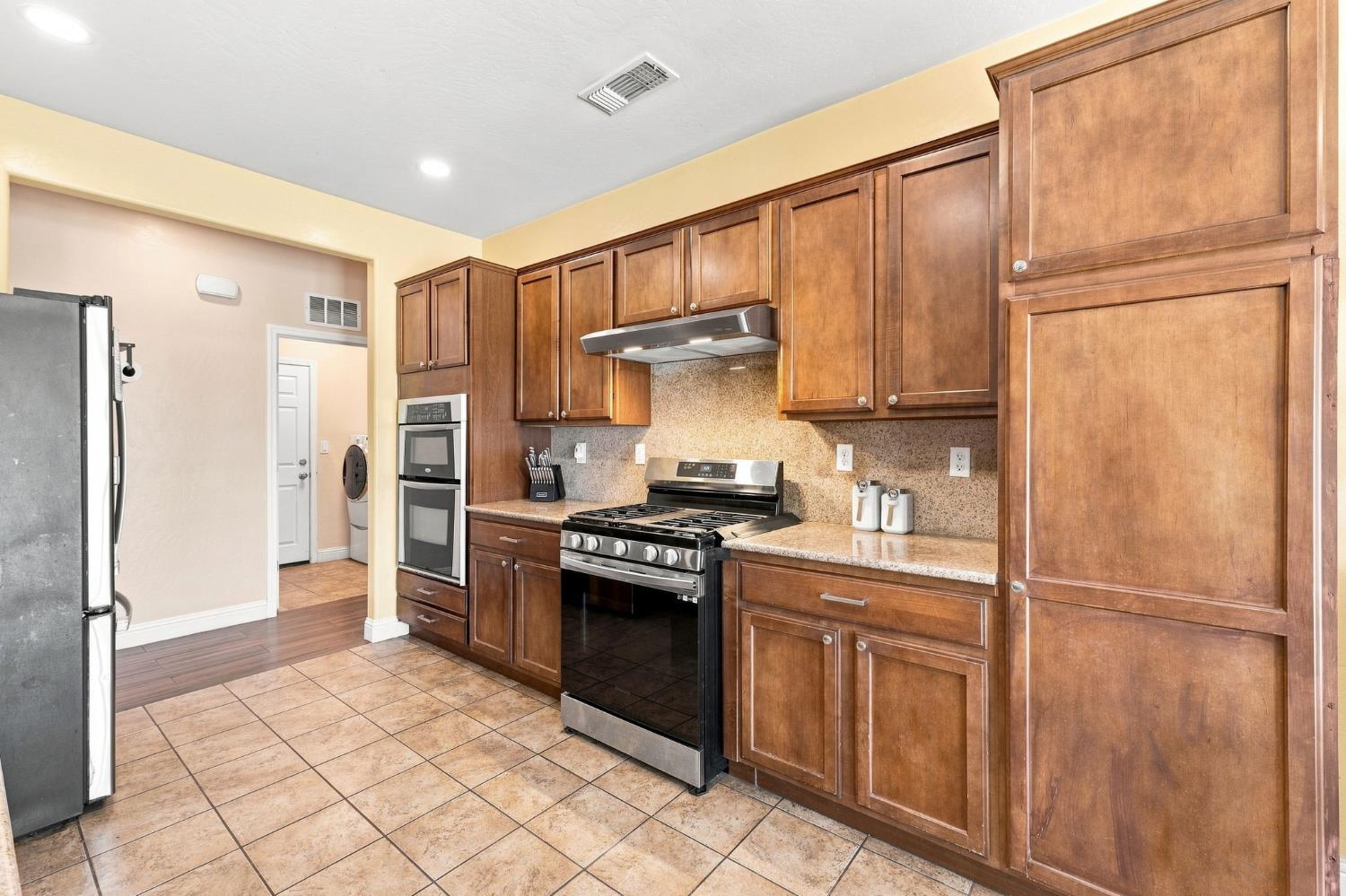 537 S Fordham Ave, Fresno, CA 93727