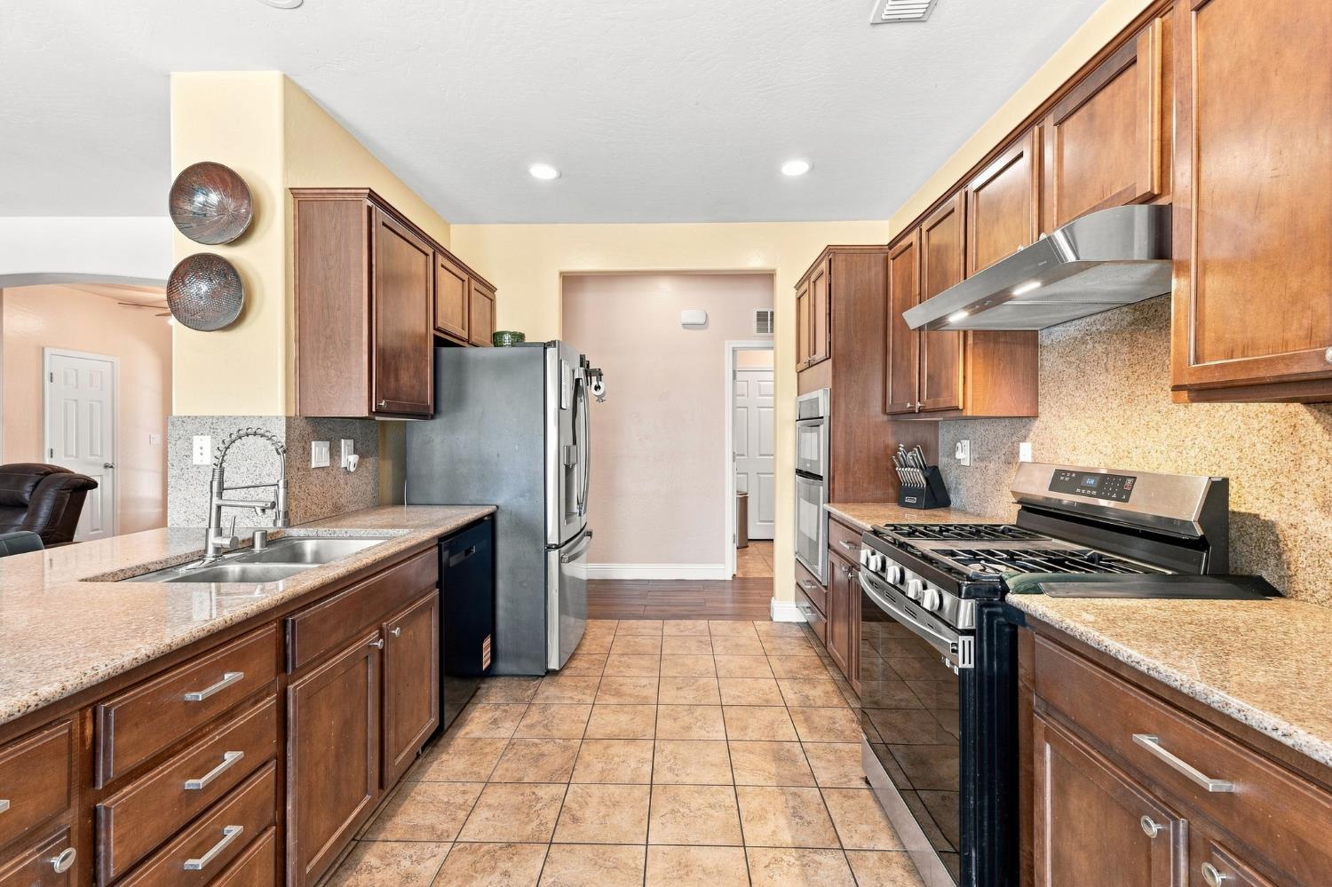 537 S Fordham Ave, Fresno, CA 93727