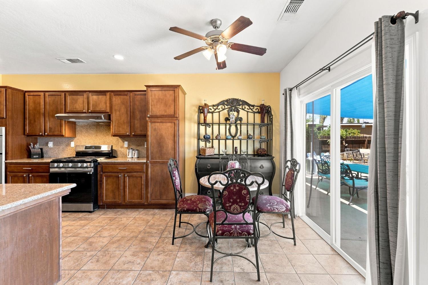 537 S Fordham Ave, Fresno, CA 93727