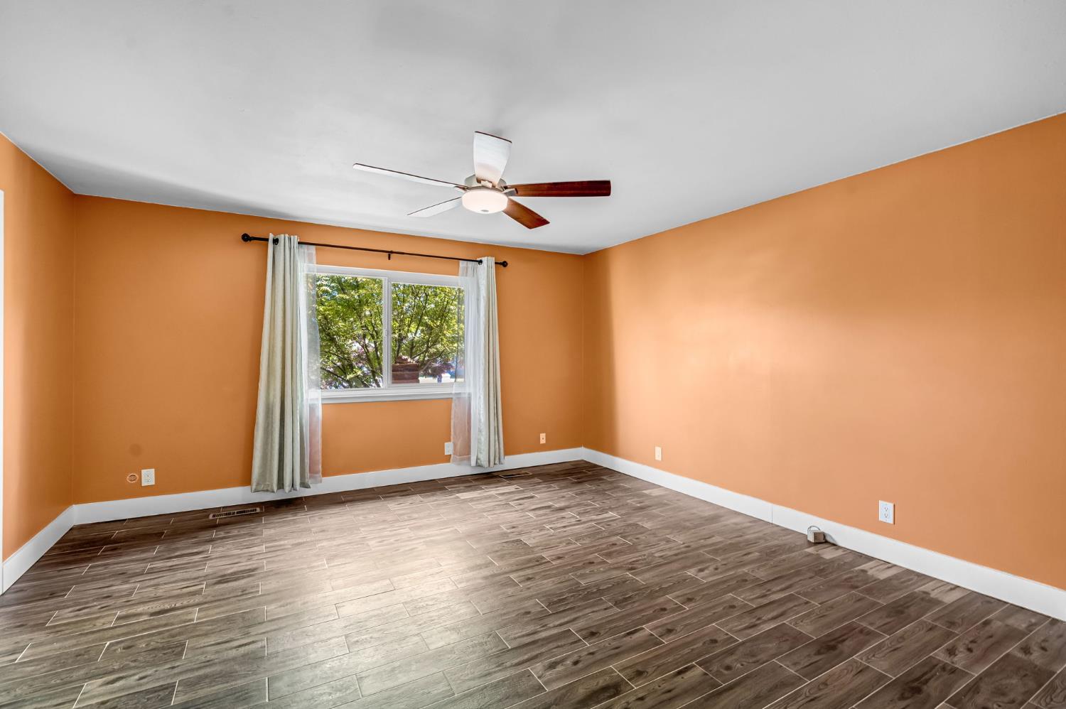 1103 W Tenaya Way, Fresno, CA 93711
