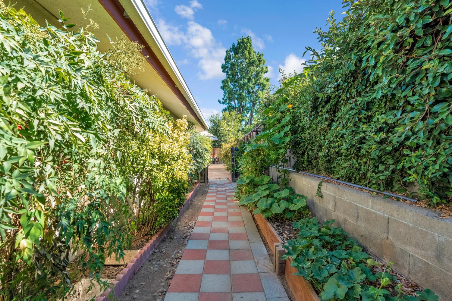 1103 W Tenaya Way, Fresno, CA 93711