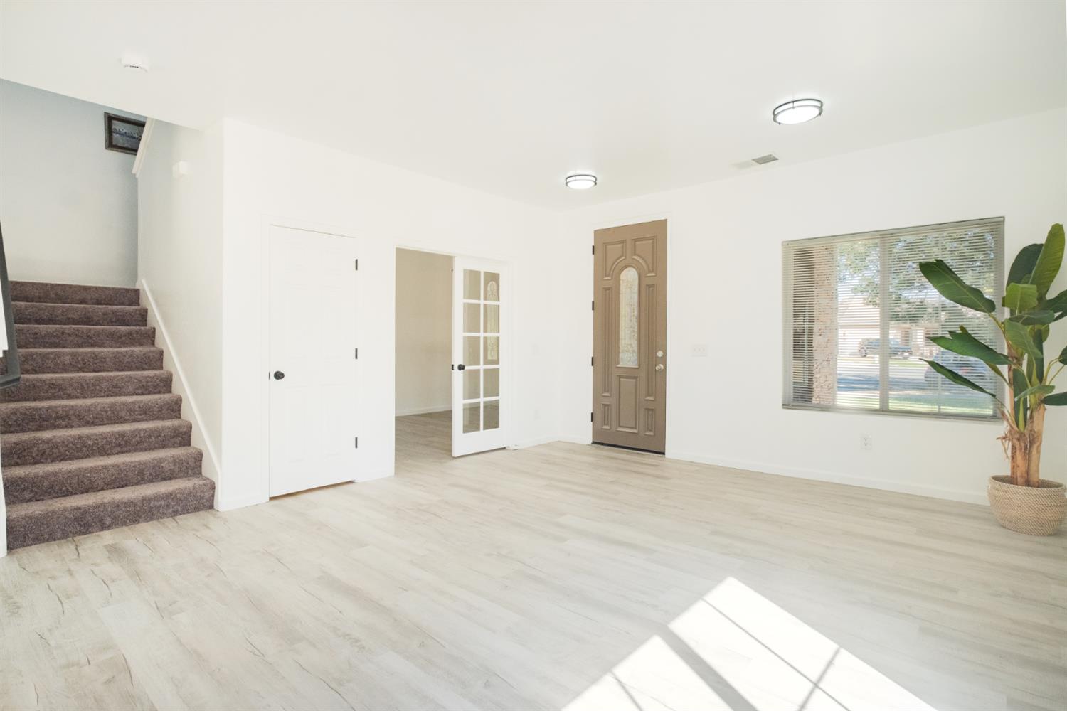 3055 N Bliss Ave, Fresno, CA 93727