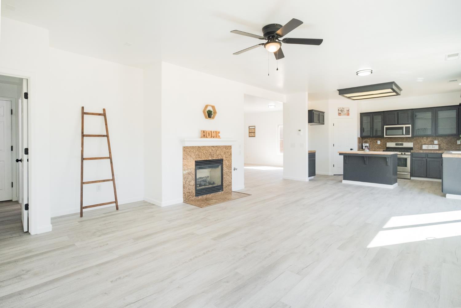 3055 N Bliss Ave, Fresno, CA 93727