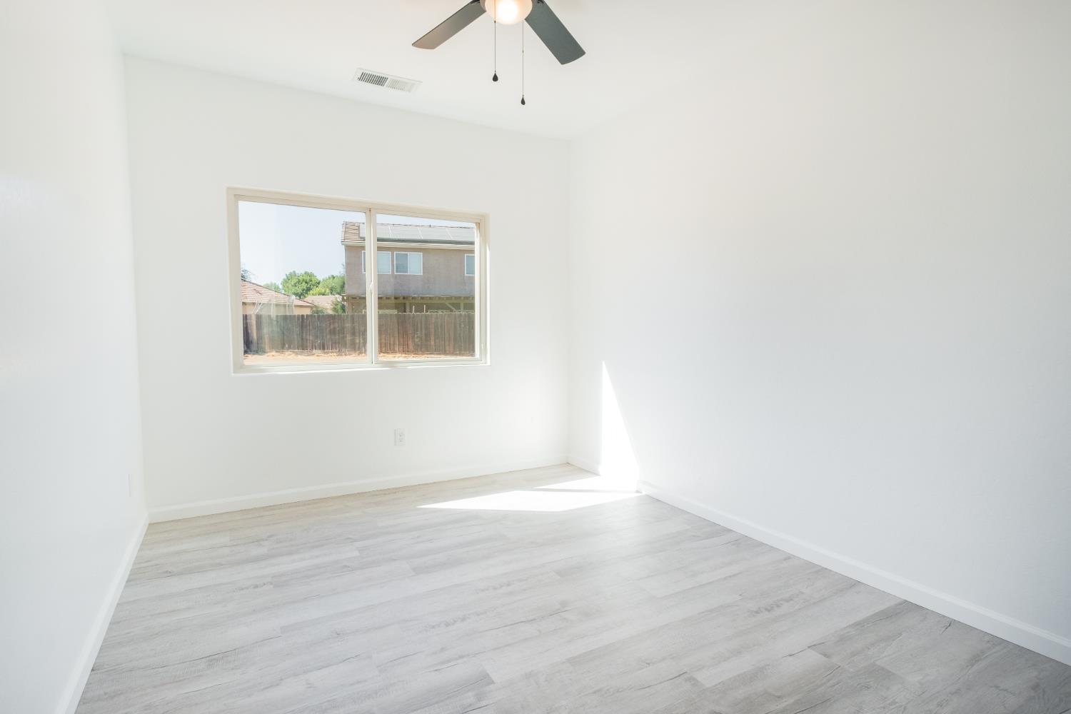 3055 N Bliss Ave, Fresno, CA 93727