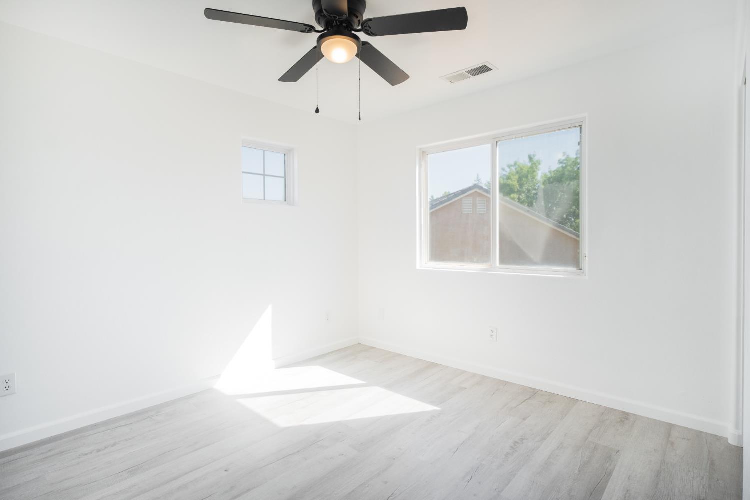 3055 N Bliss Ave, Fresno, CA 93727