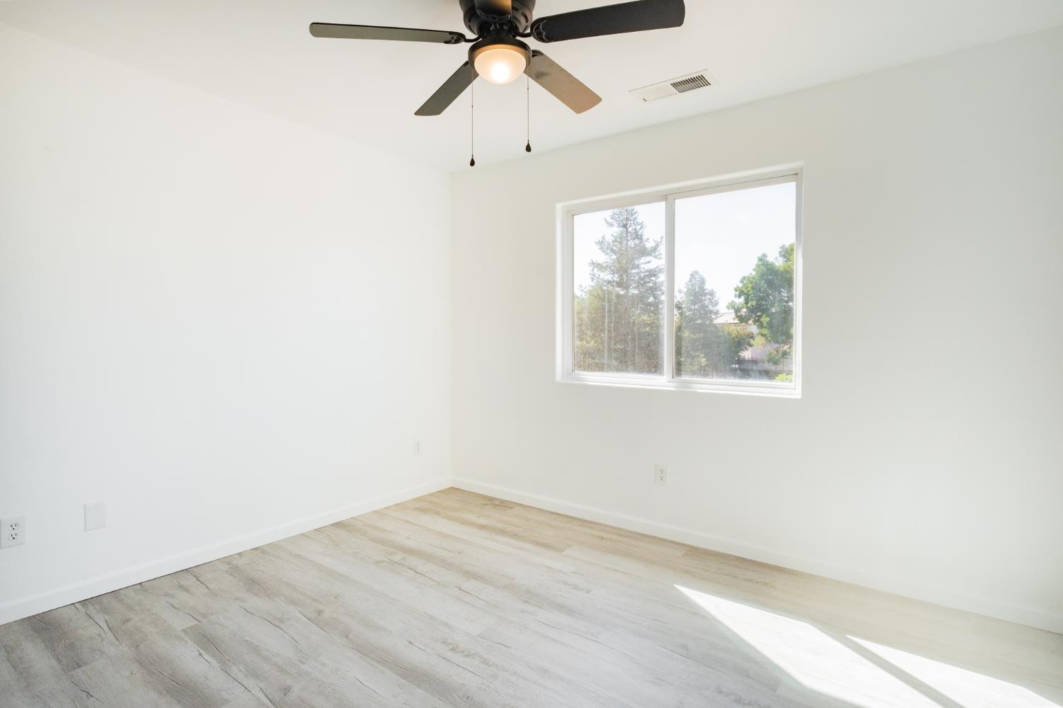 3055 N Bliss Ave, Fresno, CA 93727