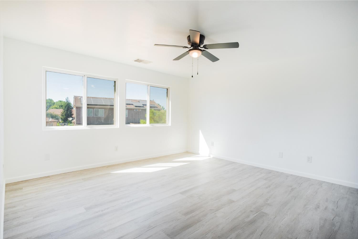 3055 N Bliss Ave, Fresno, CA 93727
