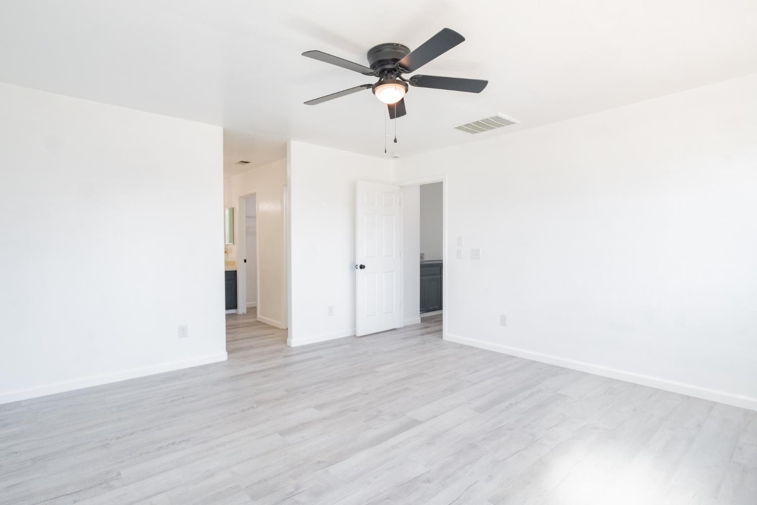 3055 N Bliss Ave, Fresno, CA 93727