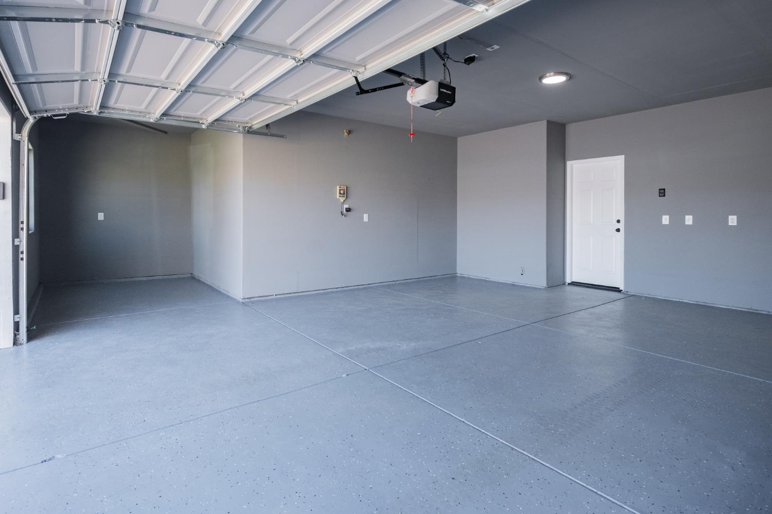 3055 N Bliss Ave, Fresno, CA 93727