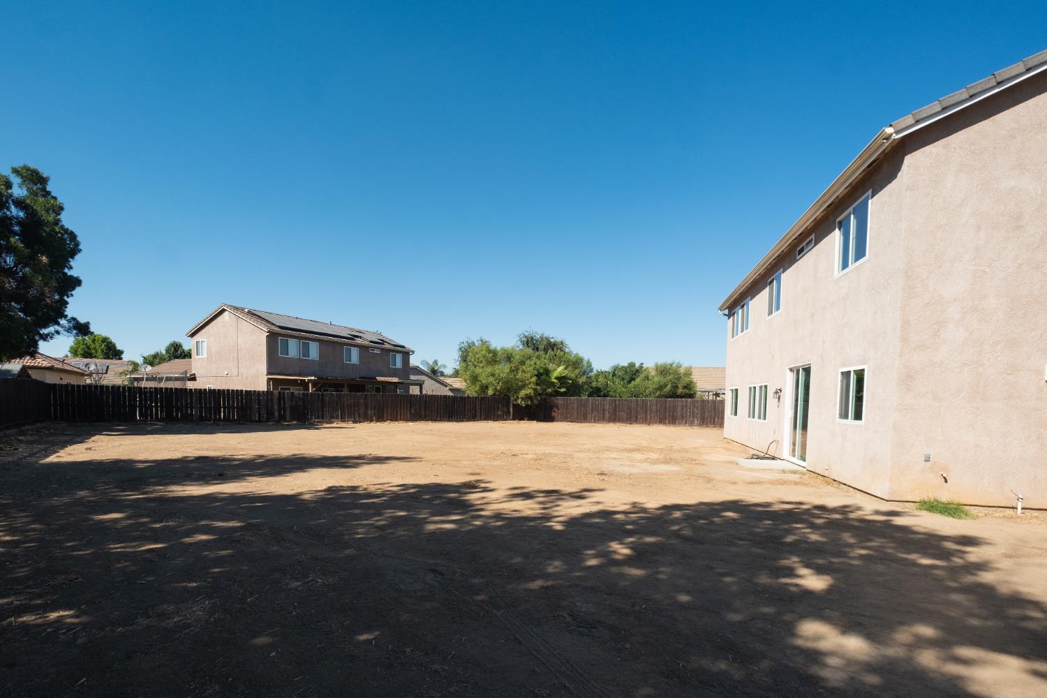 3055 N Bliss Ave, Fresno, CA 93727