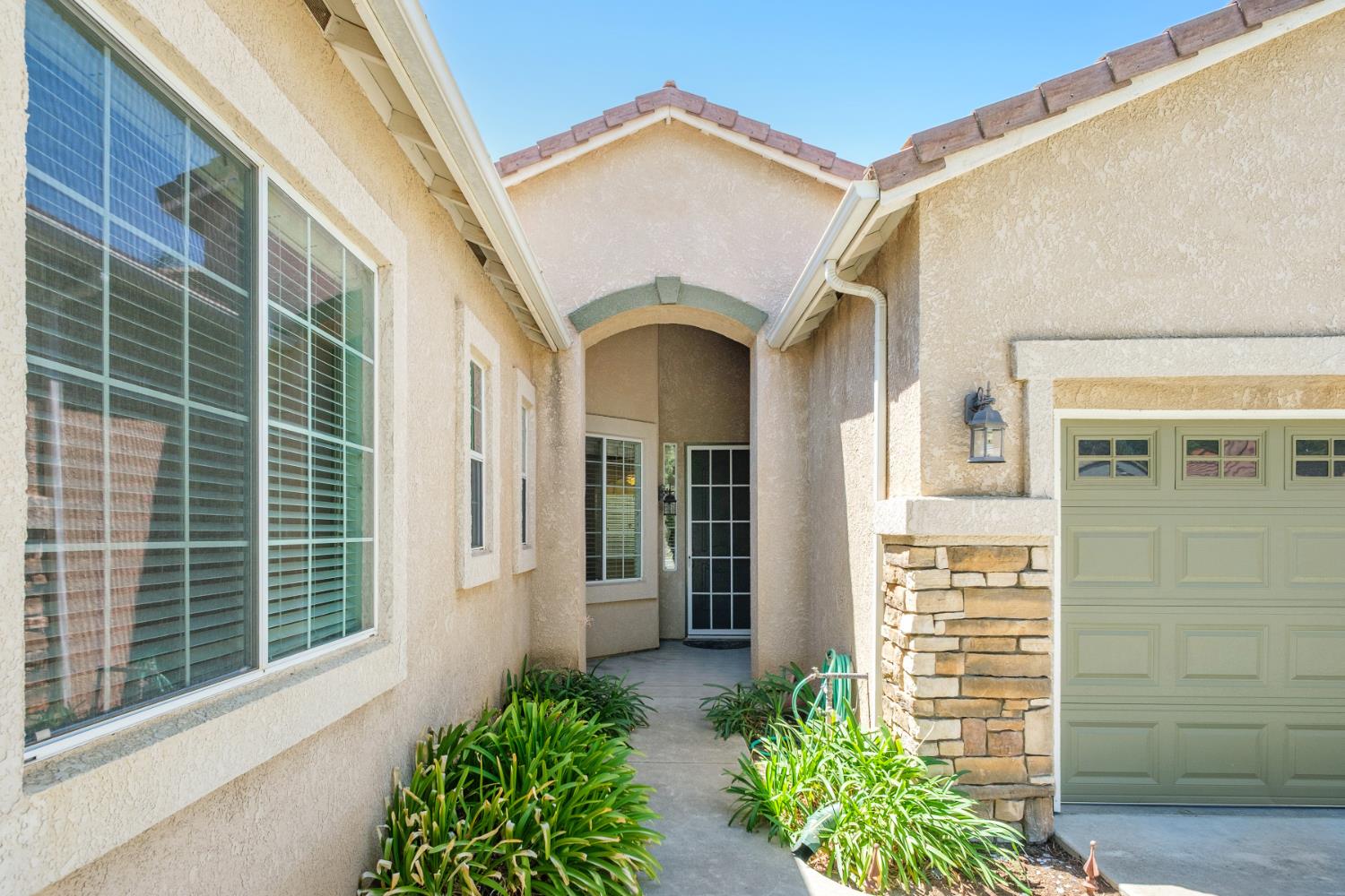 2859 E Muncie Ave, Fresno, CA 93720